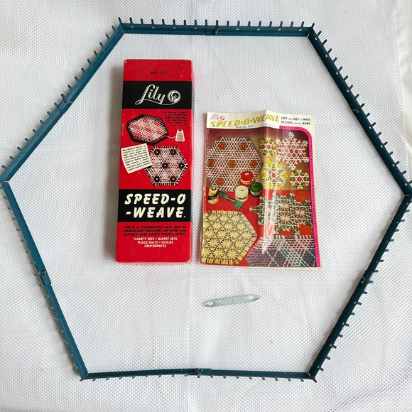 Lily Speed-O-Weave in Original Box with Instruction Book Doilies Aprons Vintage - Picture 1 of 5